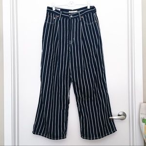 Levi’s Ribcage Pleated Crop Blue White Stripe